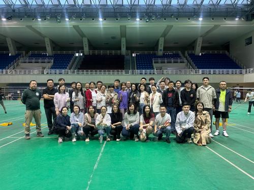 對(duì)外經(jīng)濟(jì)貿(mào)易大學(xué)中美西雅圖MBA項(xiàng)目G25、G26舉辦班級(jí)羽毛球健身活動(dòng)