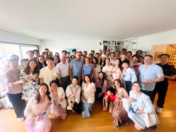對外經(jīng)濟貿(mào)易大學(xué)與法國巴黎第一大學(xué)合作舉辦的企業(yè)管理碩士項目2024秋季班赴法研修學(xué)員拜訪Michel教授